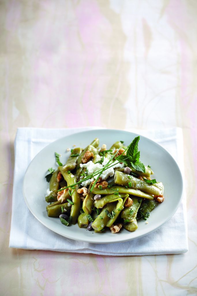 Φασολάκια με καρύδια και ξινομυζήθρα