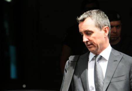 Αρχίζει το «κρυφτούλι» με την τρόικα, γκρίνια για το «κούρεμα» του νομοσχεδίου