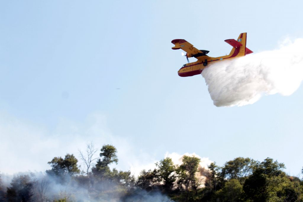 Υπό μερικό έλεγχο τέθηκε η μεγάλη φωτιά στην Κορινθία