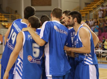 Στα γήπεδα και στην TV