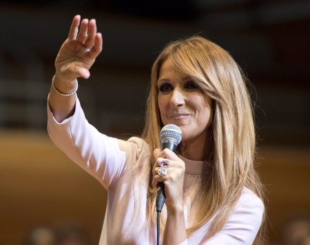 Σελίν Ντιόν: Ακυρώνει όλες τις συναυλίες της – «Προέχει η οικογένεια»