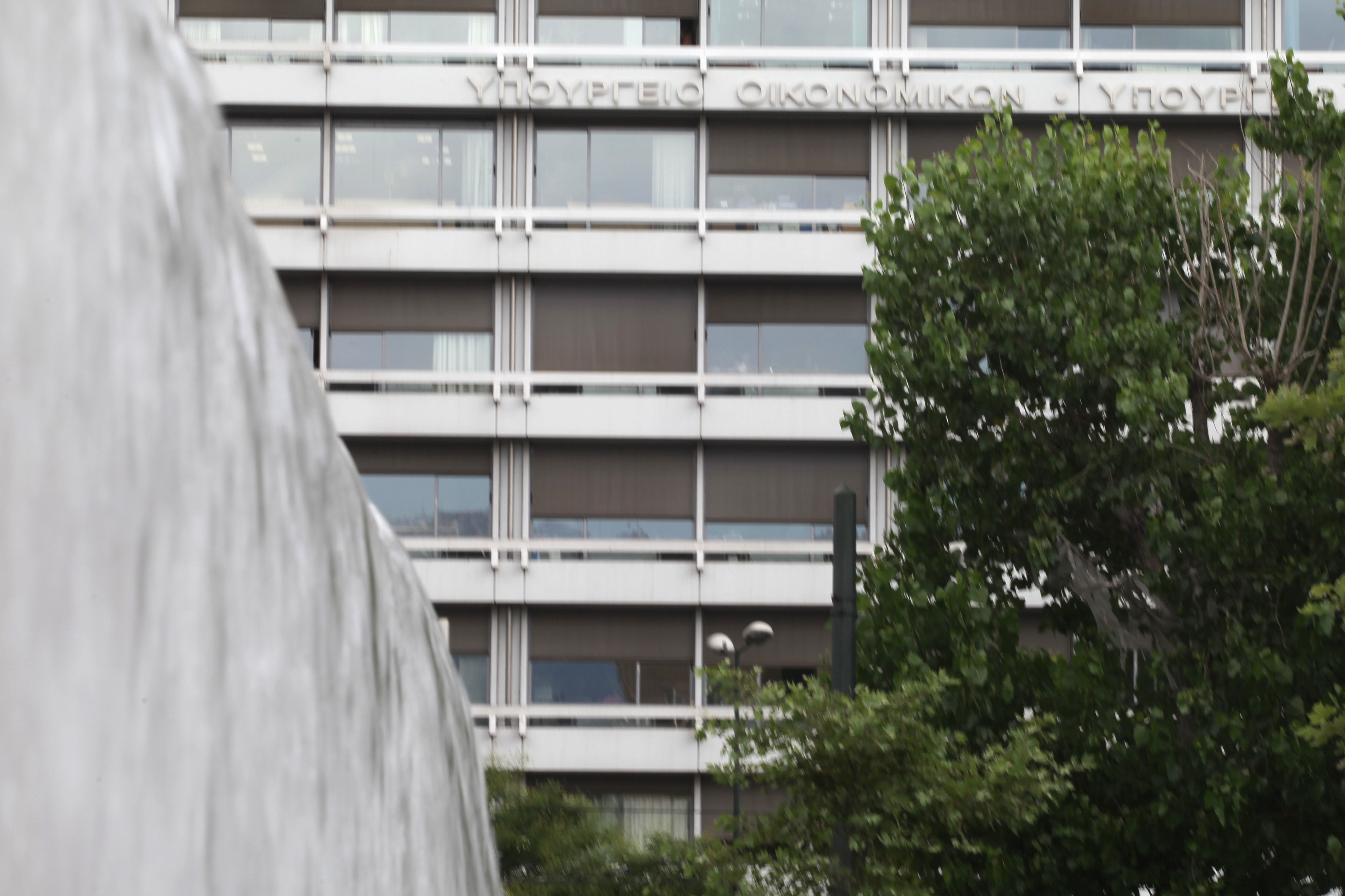 Ξεπαγώνουν επιστροφές φόρου και χορηγήσεις φορολογικής ενημερότητας