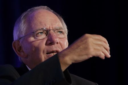 Για ενδεχόμενες «φούσκες» στις κτηματαγορές προειδοποιεί ο Σόιμπλε