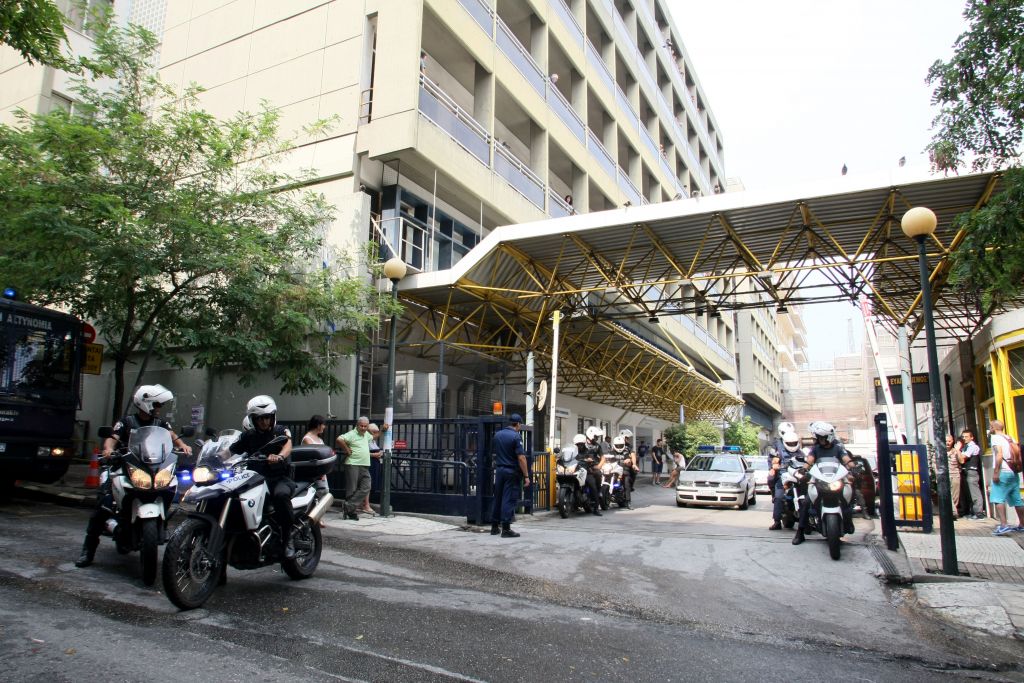 Σε αυτοδίκαιη αργία ο καρδιοχειρουργός που συνελήφθη για «φακελάκι»