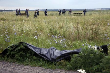 Εξαφανίζουν νεκρούς και στοιχεία στην ανατολική Ουκρανία