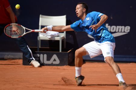 Στα γήπεδα και στην TV