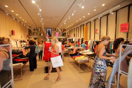 Ανακάμπτουν οι πωλήσεις στο λιανικό εμπόριο