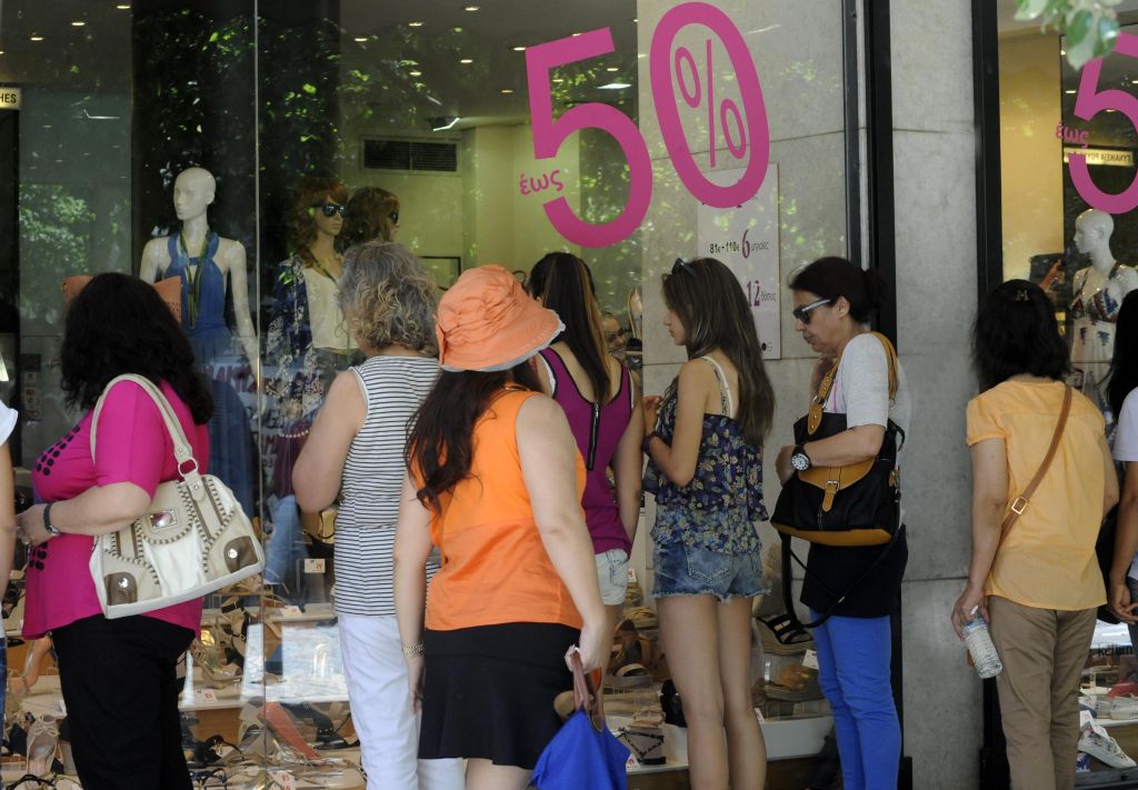 ΕΣΕΕ: Οι παραλίες κέρδισαν τις εκπτώσεις την Κυριακή