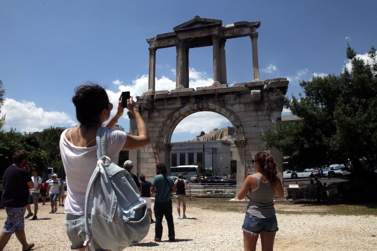 Η Αθήνα τραβά αφίξεις και επενδύσεις | tovima.gr