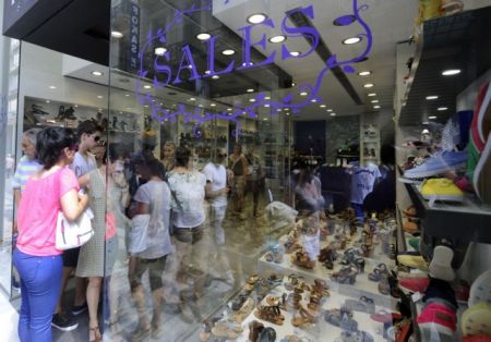 Πρώτα παραλία, μετά τα ψώνια…