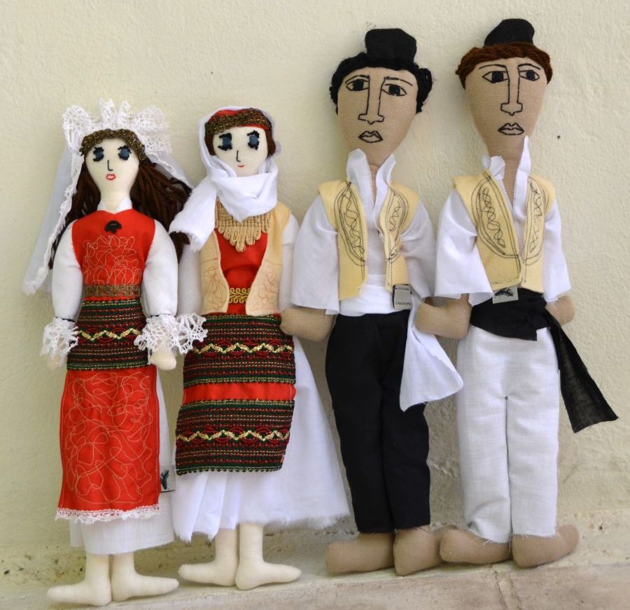 Κούκλα από τον τόπο σου