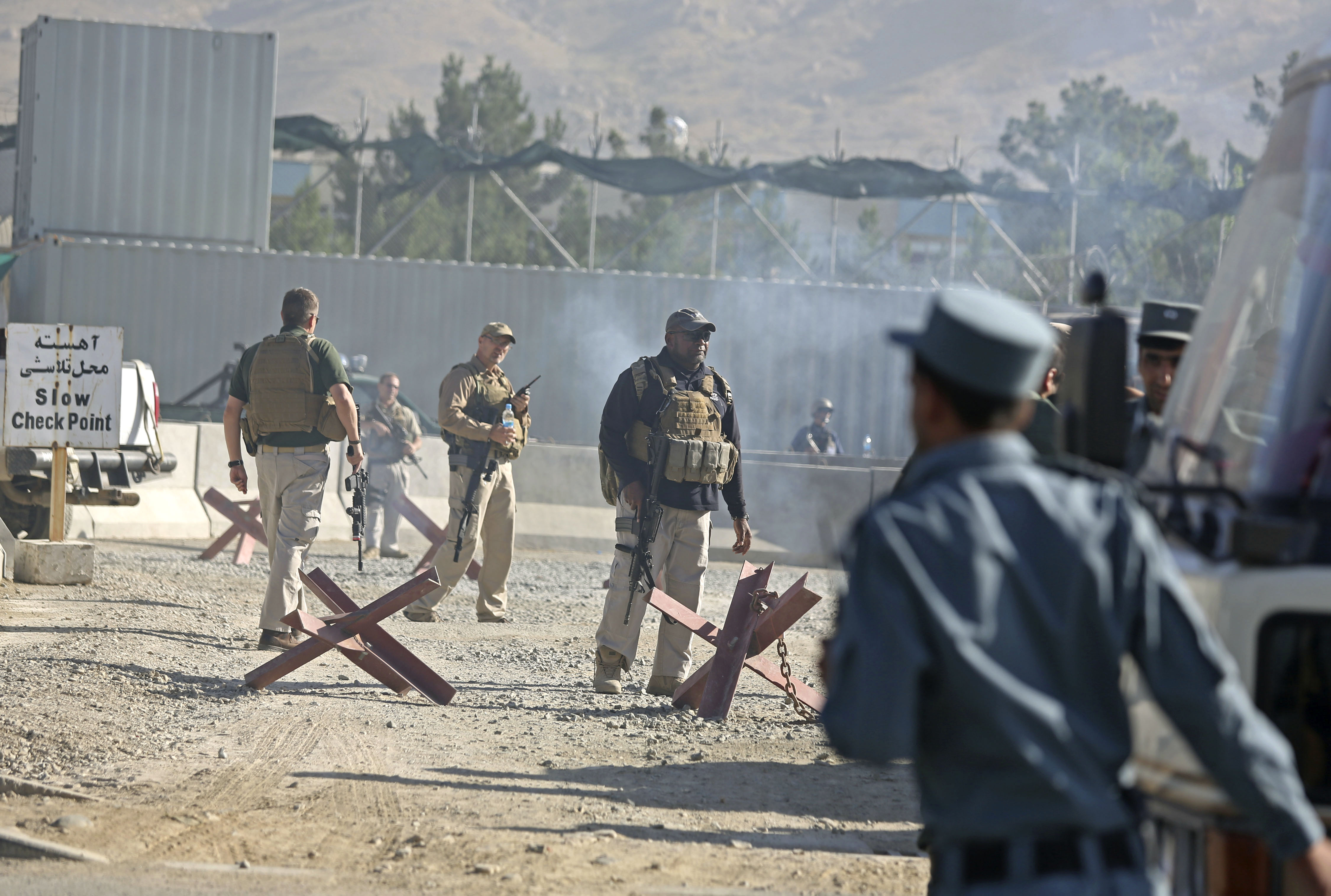 Αιματηρή επίθεση αυτοκτονίας έξω από το αεροδρόμιο της Καμπούλ