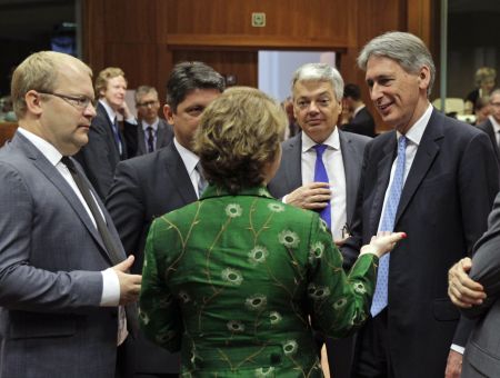 Με αυστηρότερες κυρώσεις προειδοποιεί η ΕΕ τη Ρωσία