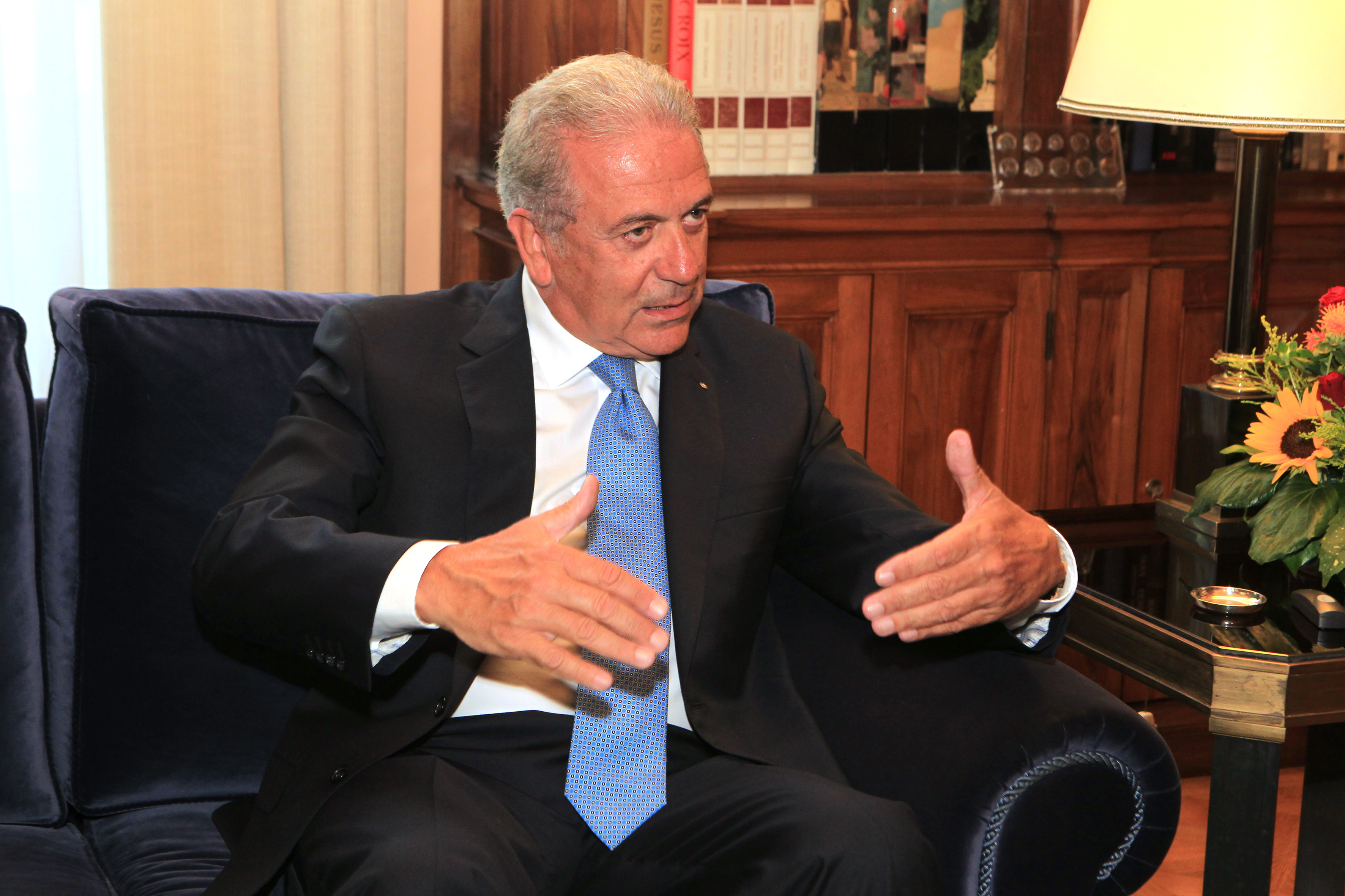 Στον Αβραμόπουλο, εκτός απροόπτου, το χαρτοφυλάκιο της μετανάστευσης