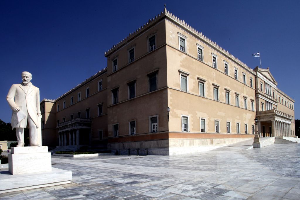 Political parties on the 40th anniversary of the restoration of Democracy