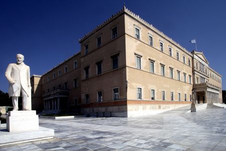 Τα μηνύματα των κομμάτων για την αποκατάσταση της Δημοκρατίας