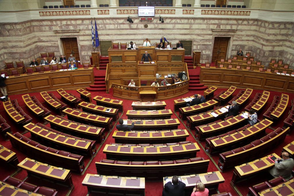 Δημοσκόπηση: Στην τελική ευθεία με όλα τα ενδεχόμενα ανοιχτά