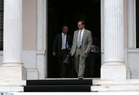 Κατατέθηκε νομοσχέδιο – σκούπα με 232 άρθρα στη Βουλή