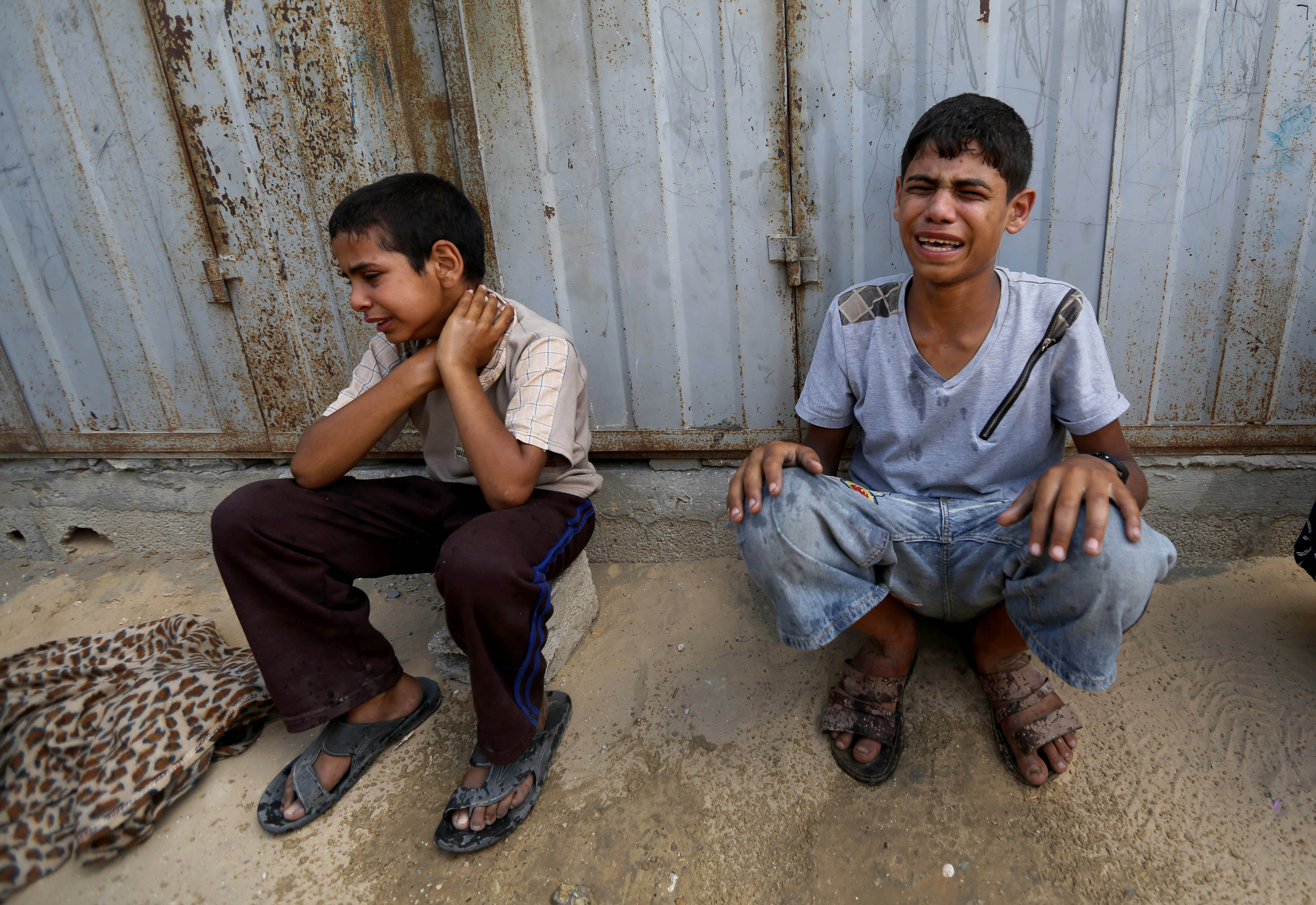 Μαίνονται οι συγκρούσεις στη Γάζα, ενώ εξετάζεται η πρόταση για εκεχειρία