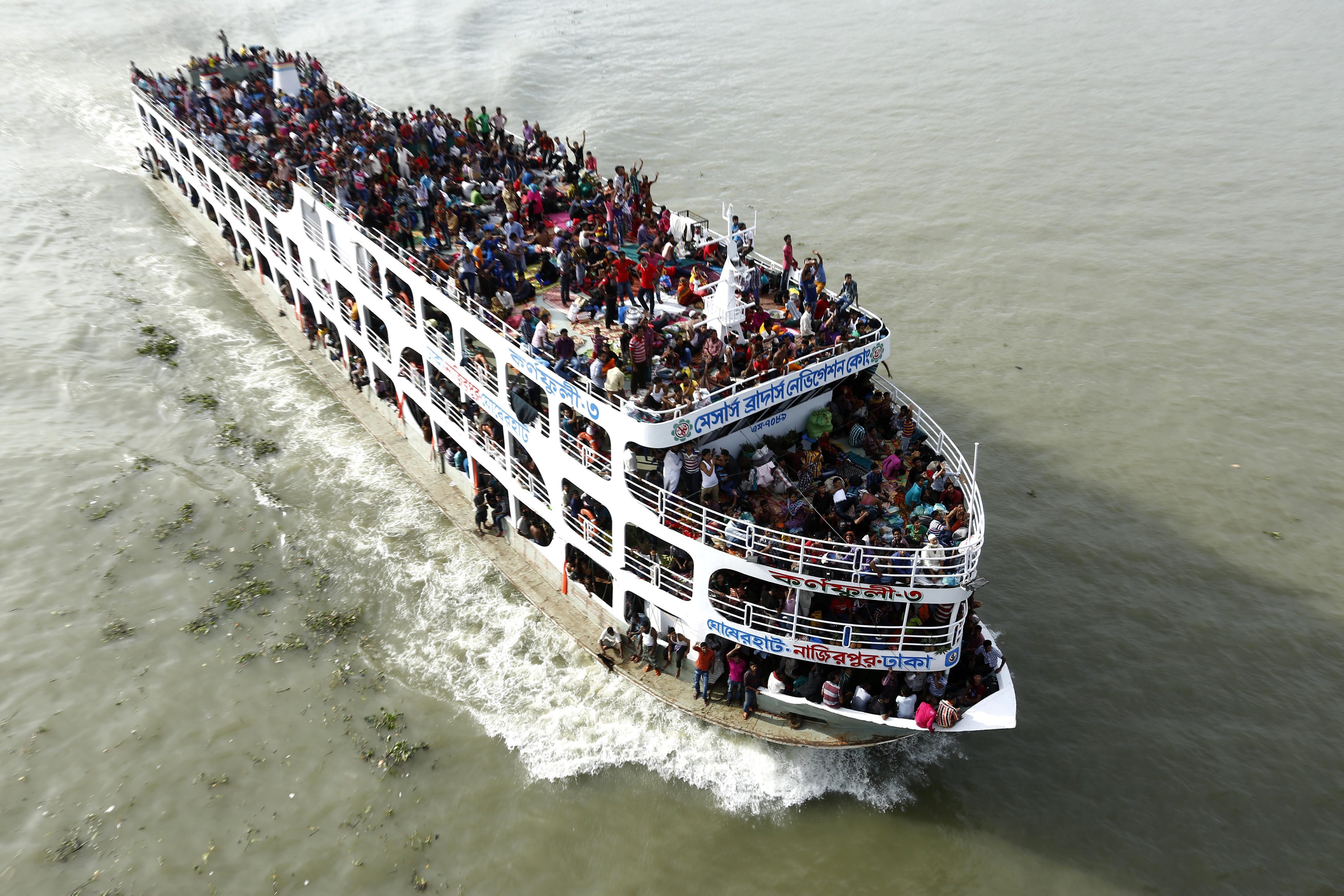 Μπανγκλαντές: Ναυάγιο φέρι μπόουτ με 200 επιβάτες