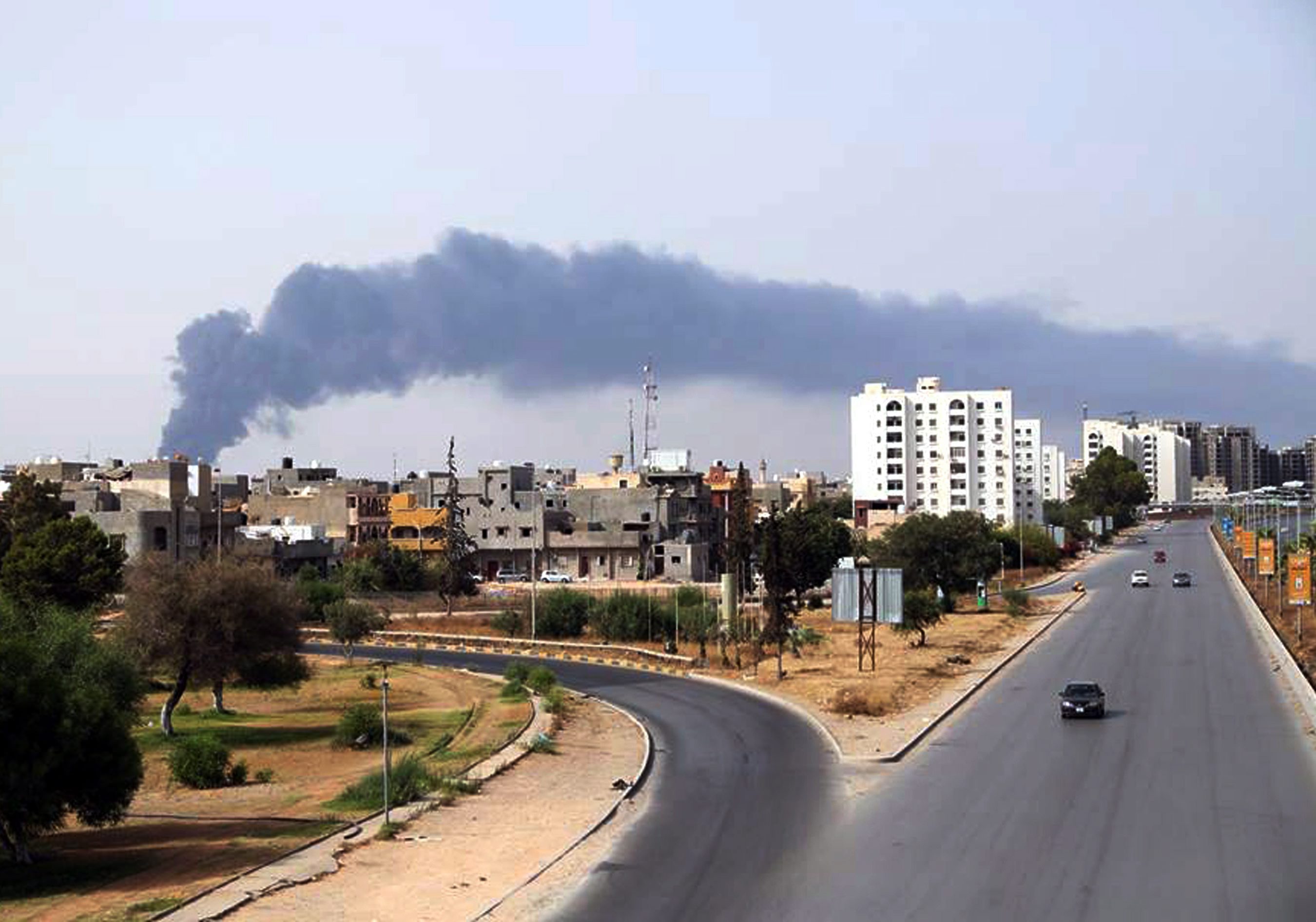 Λιβύη: Πυρκαγιά σε δεξαμενές πετρελαίου στην Τρίπολη