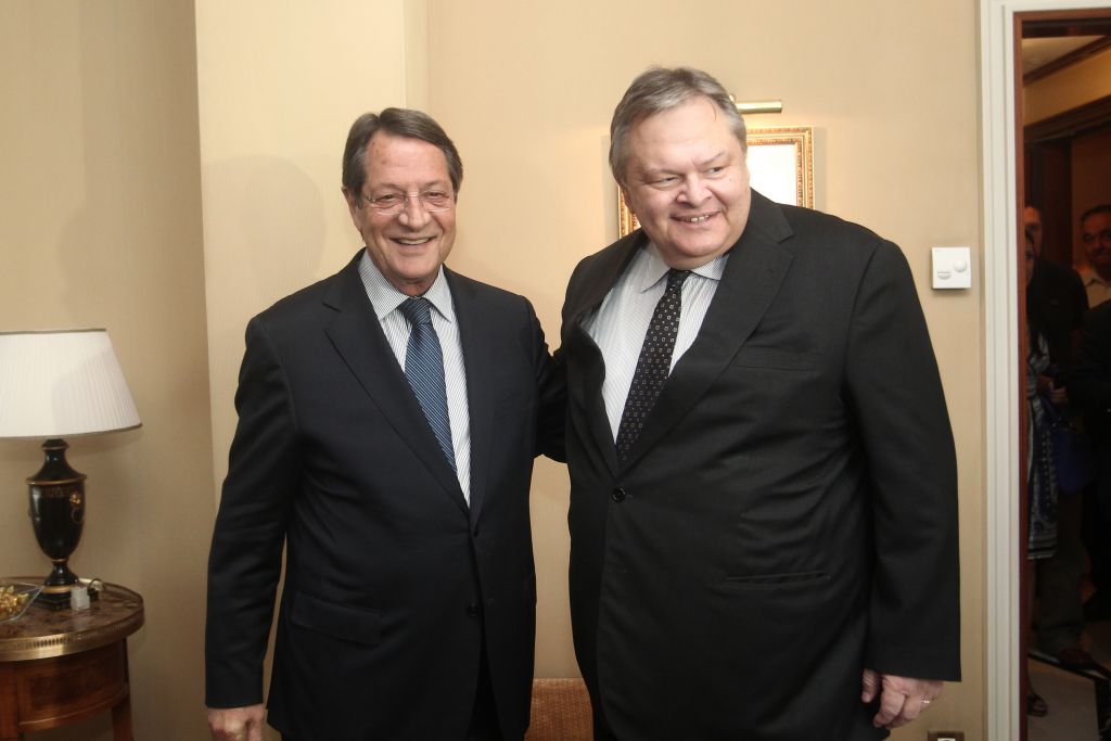 Στη Λευκωσία μπαίνουν οι βάσεις της τριμερούς