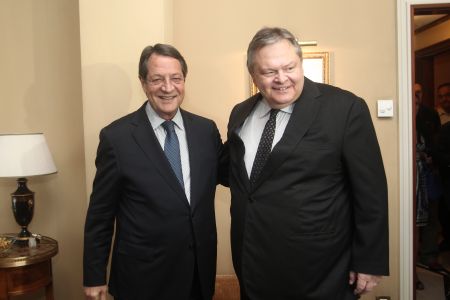 Στη Λευκωσία μπαίνουν οι βάσεις της τριμερούς