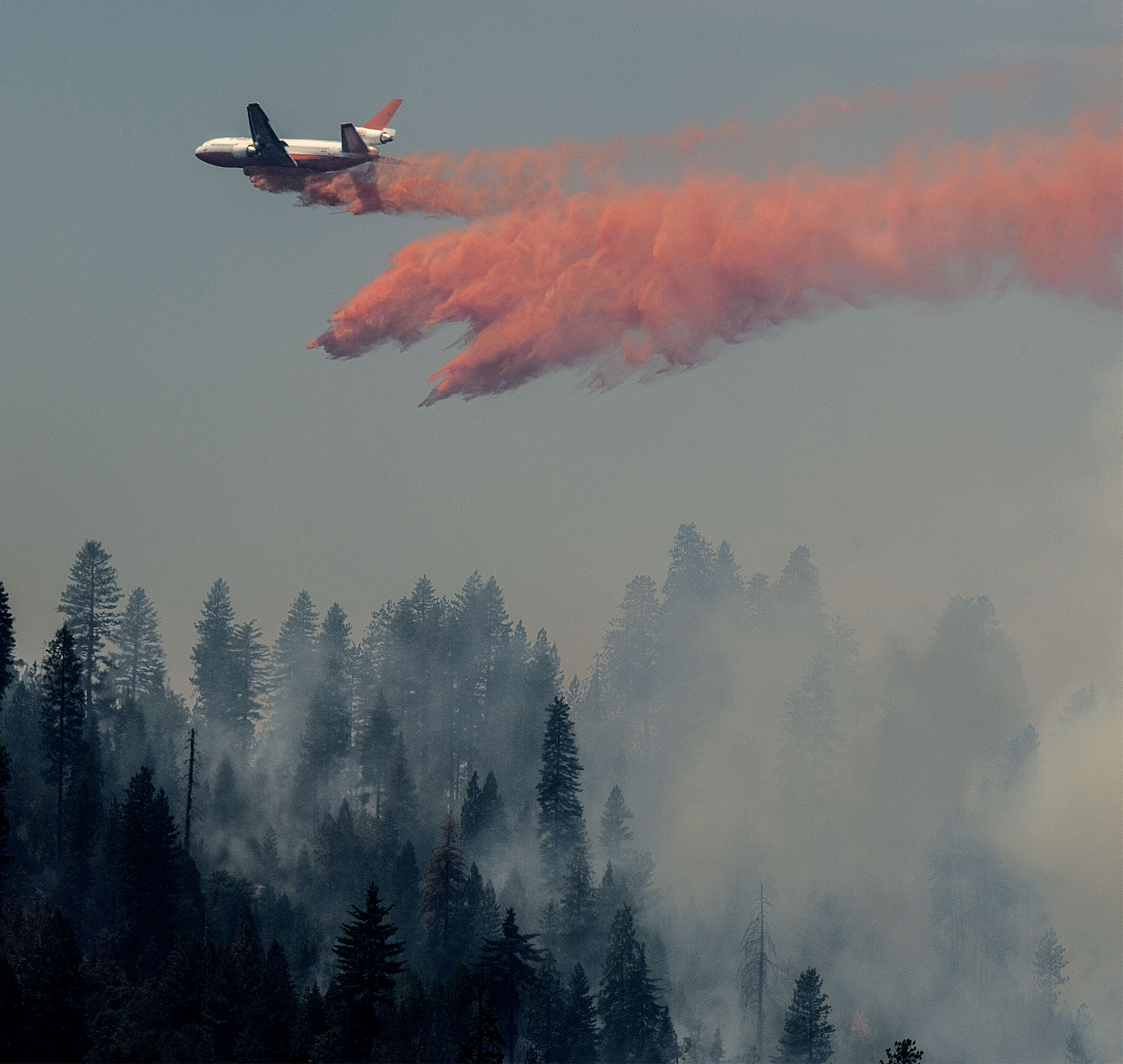 Υπό μερικό έλεγχο οι πυρκαγιές στην Καλιφόρνια
