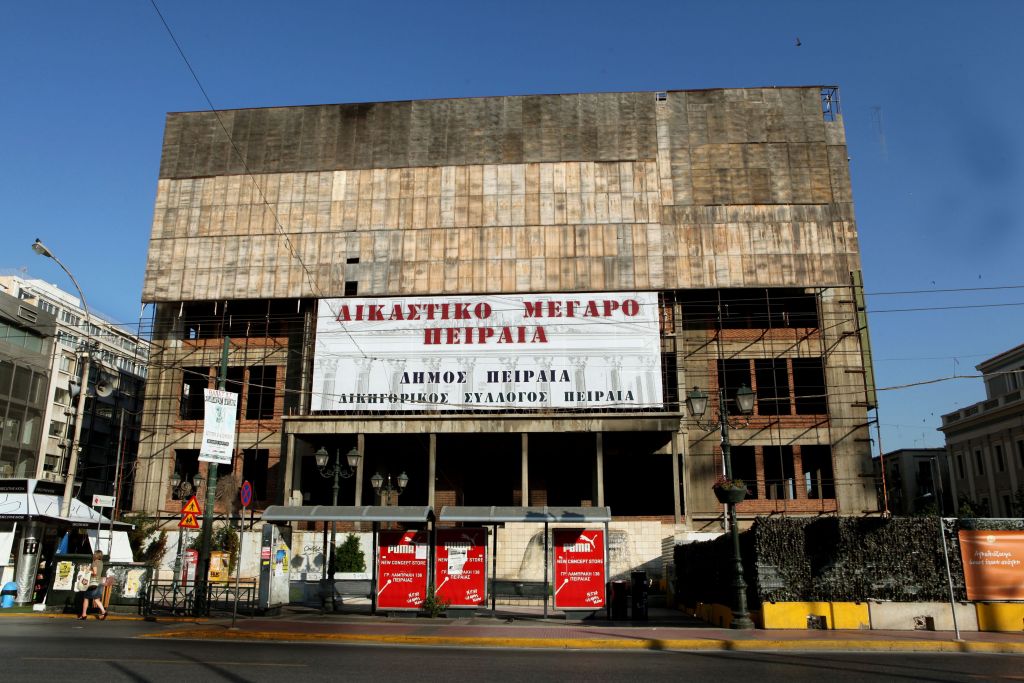 Επιστολές Μώραλη σε υπουργούς για τα δικαστήρια Πειραιά