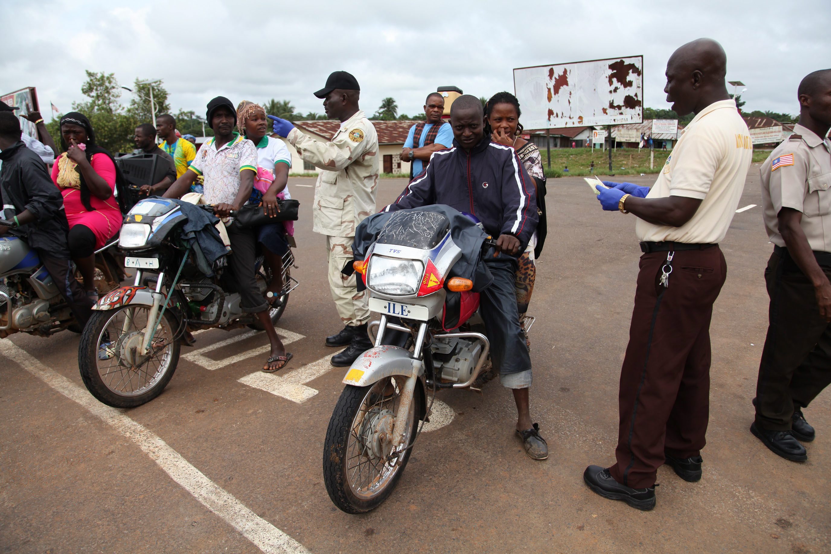 Λιβερία: «Πυρ» σε όποιον εισχωρεί παράνομα από τη Σιέρα Λεόνε