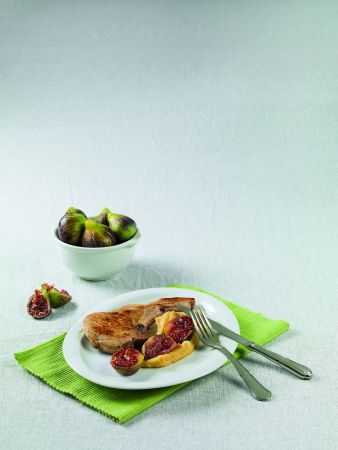 Χοιρινές κοτολέτεςμε πολέντα και σύκα