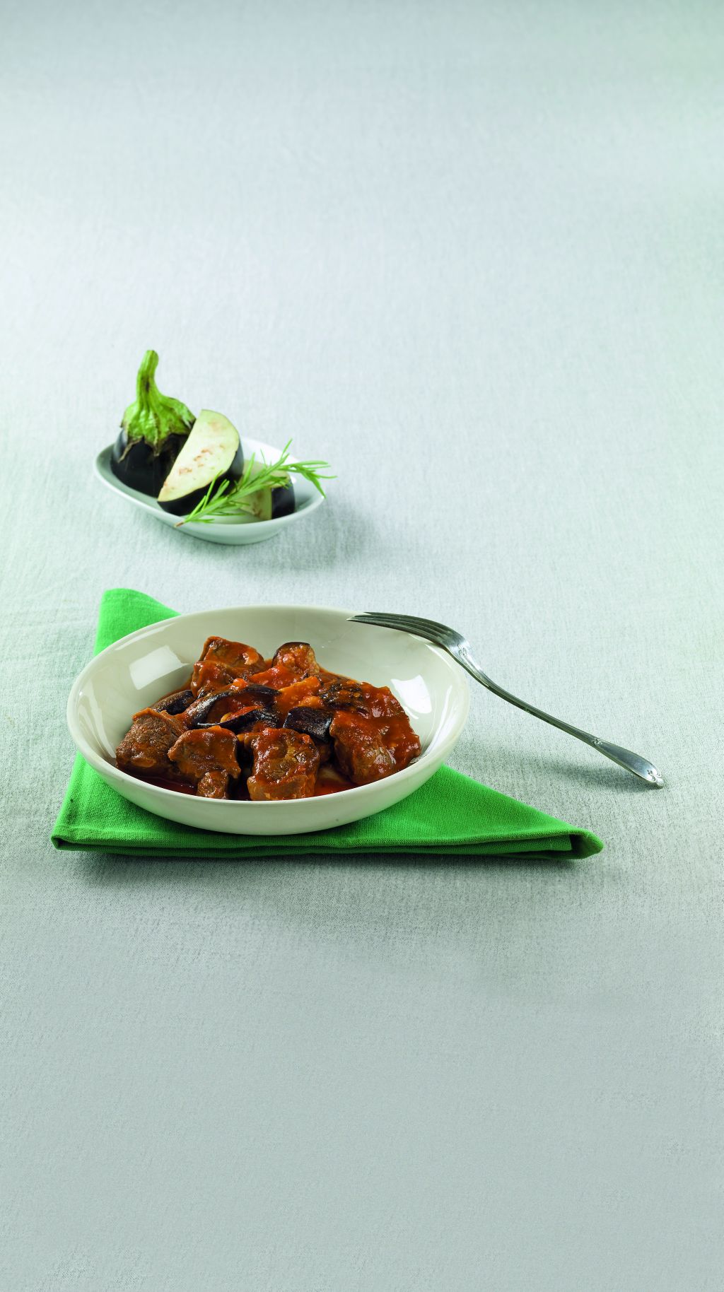 Μοσχαρίσια μάγουλα με μελιτζάνα και ντομάτα