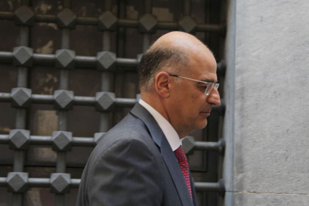 Καρότο και μαστίγιο για τα «κόκκινα» δάνεια