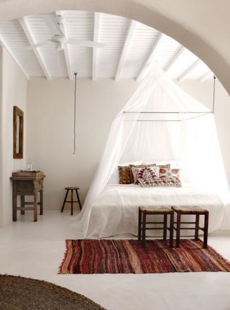 Τα χαλιά βρίσκουν τη θέση τους και στο εξοχικό σπίτι