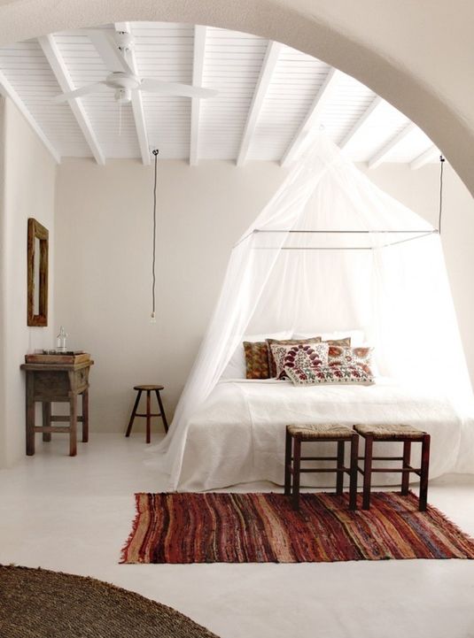 Τα χαλιά βρίσκουν τη θέση τους και στο εξοχικό σπίτι