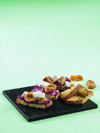 Μπρουσκέτες με σύκα, θυμάρι και ανθότυρο