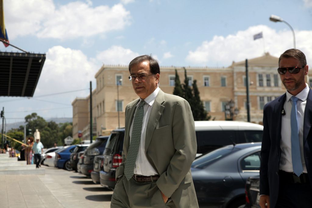 Αλλαγές στον ΦΠΑ μελετάει ο Χαρδούβελης – Σενάριο για ενιαίο συντελεστή