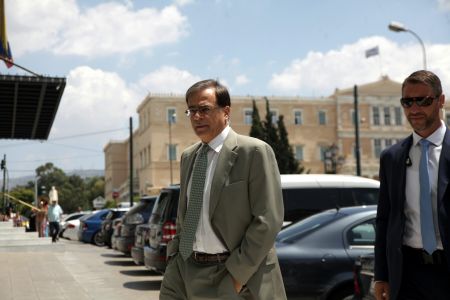 Αλλαγές στον ΦΠΑ μελετάει ο Χαρδούβελης – Σενάριο για ενιαίο συντελεστή