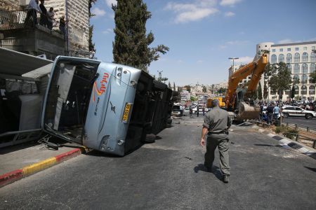Ιερουσαλήμ: Ενας νεκρός από σύγκρουση τρακτέρ με λεωφορείο
