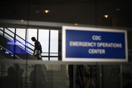 Σε συναγερμό και οι ΗΠΑ για την αντιμετώπιση του Εμπολα