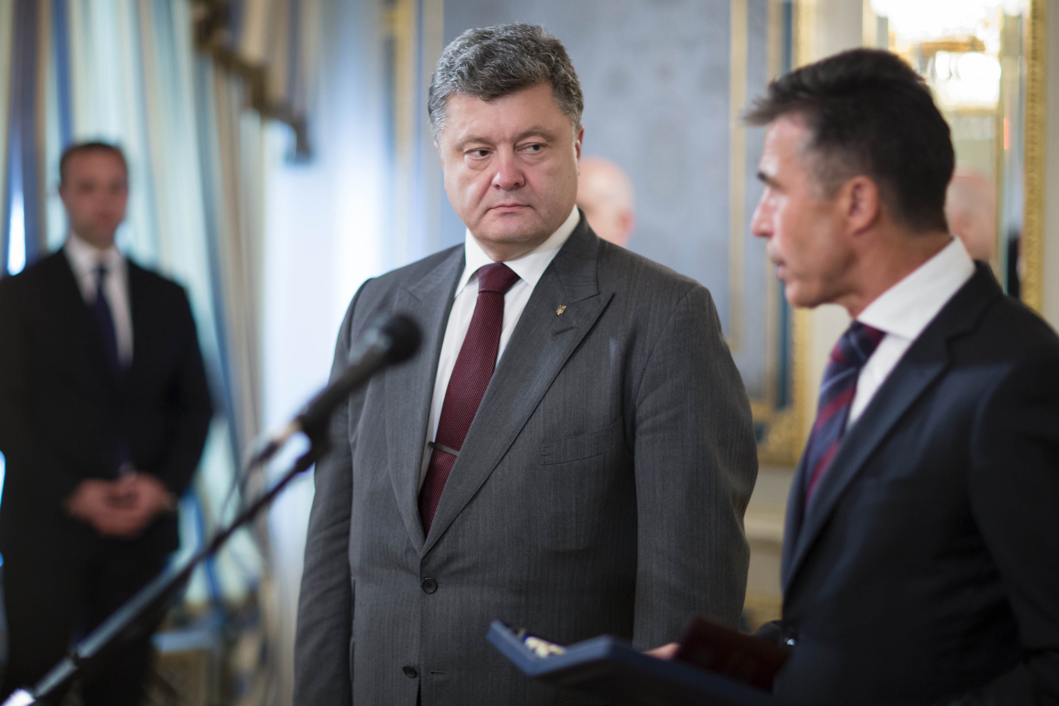Ποροσένκο: Ειδικό καθεστώς για την ανατολική Ουκρανία