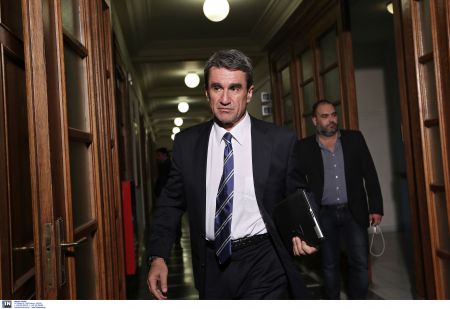 Λοβέρδος: Δεν θα γίνουν απολύσεις διοικητικών στα ΑΕΙ