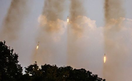 Νεκροί άμαχοι από ρίψη πυραύλου σε κονβόι προσφύγων στην Ουκρανία