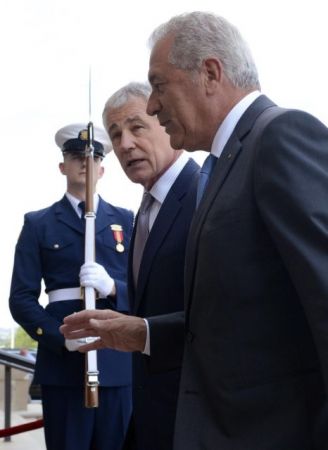 Η αμυντική συνεργασία Ελλάδας-ΗΠΑ στη συνάντηση Αβραμόπουλου-Χέιγκελ