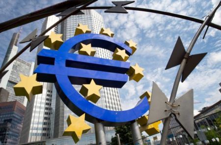 Επιβράδυνση της ανάπτυξης λόγων εμπορικών συγκρούσεων «βλέπει» η ΕΚΤ