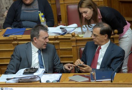 Για εργασιακά και ασφαλιστικό συζήτησαν Βρούτσης-Χαρδούβελης