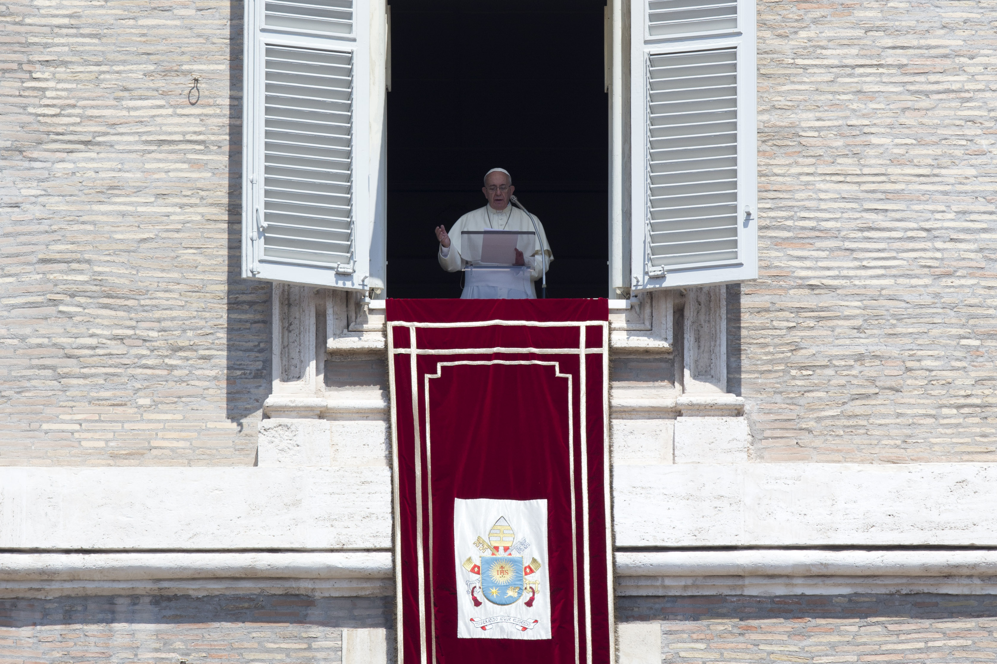Πάπας: Προσβάλλουν βαθιά τον Θεό όσα συμβαίνουν στο Ιράκ και στη Γάζα