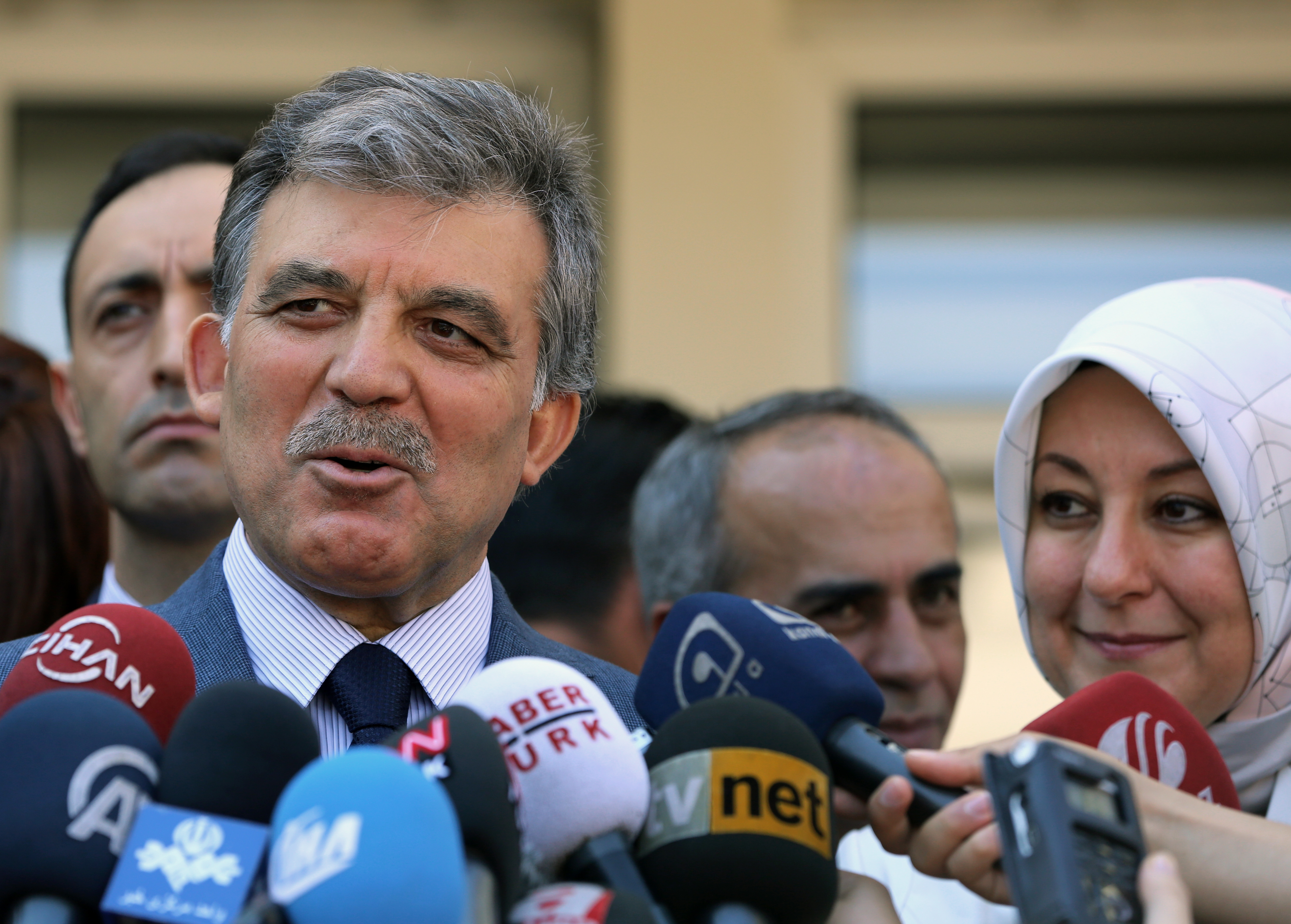 Ο Γκιούλ επιστρέφει στη μάχιμη πολιτική μετά την εκλογή Ερντογάν