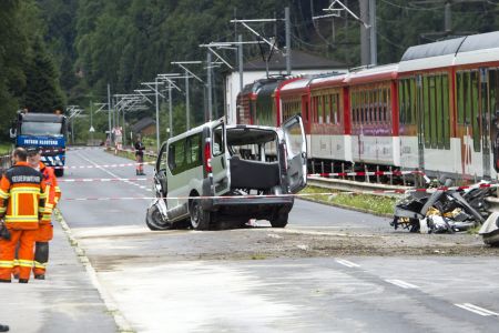 Ελβετία: Τροχαίο σε σιδηροδρομική διάβαση με 3 τουρίστες νεκρούς