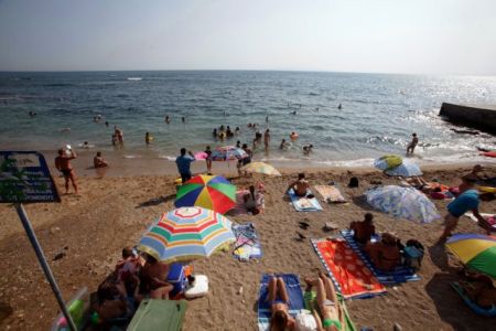 Heat wave persists – Temperatures to reach 40C in mainland Greece